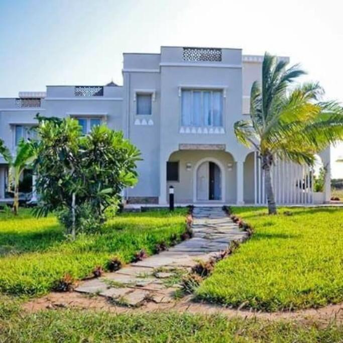 White Villa - Paparemo Beach Ватаму Экстерьер фото